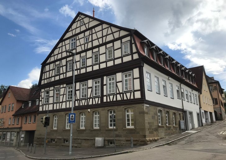 Bild 1: Geräumiges WG-Zimmer in einer Frauen-WG zu vermieten (Zimmer 5.2)
