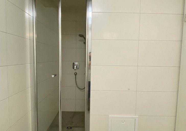 Bild 6: Geräumiges WG-Zimmer in einer Frauen-WG zu vermieten (Zimmer 5.2) Bild 6: Geräumiges WG-Zimmer in einer Frauen-WG zu vermieten (Zimmer 5.2)