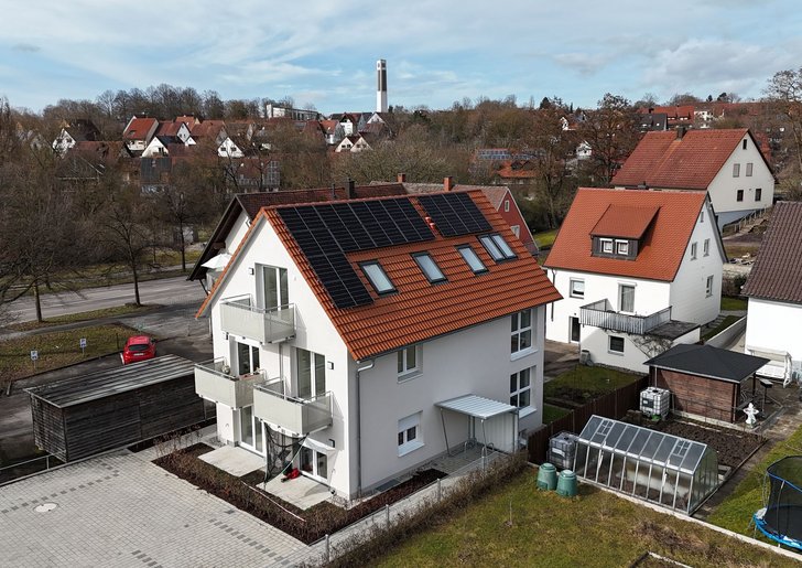 Bild 1: Funktionales, modernes 2-Zi-Apartment (DG) zentrumsnah zu vermieten - Erstbezug! Bild 1: Funktionales, modernes 2-Zi-Apartment (DG) zentrumsnah zu vermieten - Erstbezug!