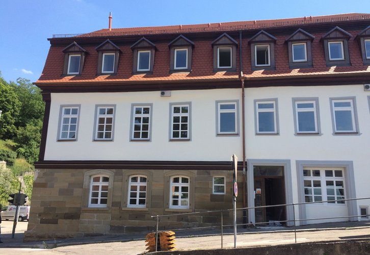 Geräumiges WG-Zimmer in einer Frauen-WG zu vermieten (Zimmer 5.2) Geräumiges WG-Zimmer in einer Frauen-WG zu vermieten (Zimmer 5.2)