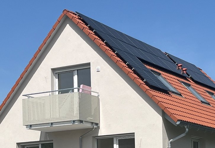 1-Zi-Wohnung (DG) mit Balkon 1-Zi-Wohnung (DG) mit Balkon